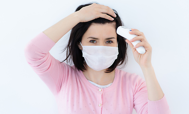 포토 JPG 해외이미지 여자 주택 실내 건강 가면 한명 안전 사람 성인 약 고통 추위 의사 열 바이러스 좌절 보호 질병 온도계 위험 예방 감염 번짐 온도 문제 고립 돌봄 인플루엔자 전염병 증상 해외포토 1 감정 컨셉 의학 모션 내부 건물 의료진 파일형식 효과 이미지허브