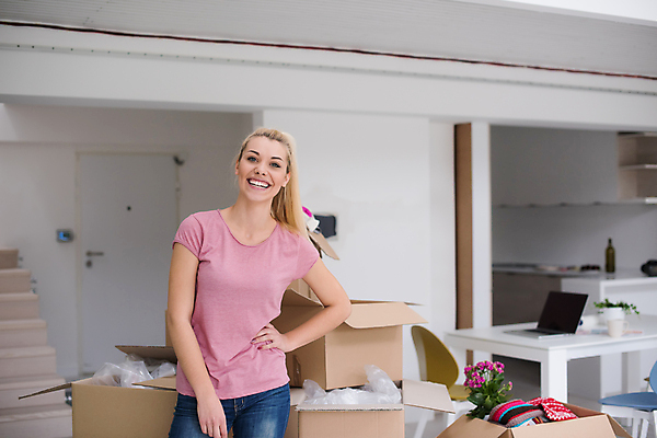 포토 JPG 해외이미지 여자 남자 꽃 행복 허리손 의자 상반신 성인 두명 앞모습 노트북 상자 책상 준비 이삿짐 성인만 해외포토 식물 감정 뷰포인트 포즈 가구 사람 전자제품 이사 파일형식 이미지허브
