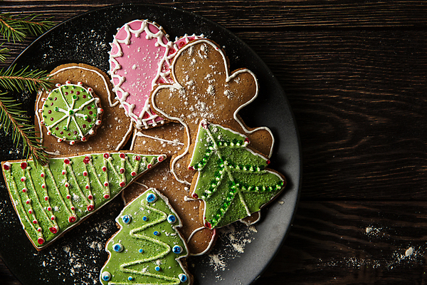 포토 JPG 해외이미지 크리스마스 실내 사람없음 쿠키 진저맨 크리스마스트리모양쿠키 진저쿠키 나무배경 해외포토 기념일 백그라운드 디저트 내부 파일형식 이미지허브