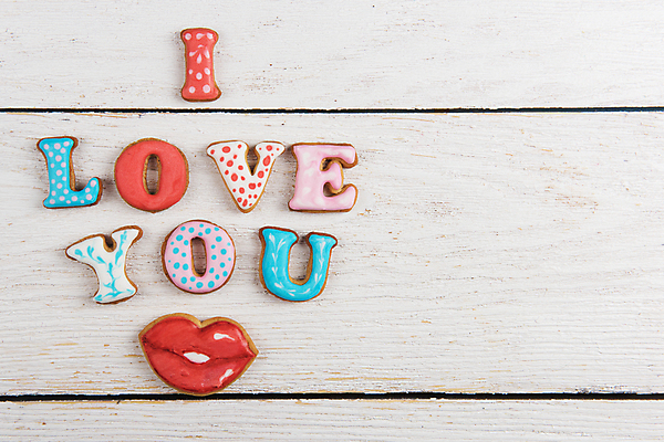 포토 JPG 해외이미지 실내 사랑 사람없음 쿠키 흰배경 입술모양 아이러브유 진저쿠키 나무배경 해외포토 모양 감정 백그라운드 디저트 내부 흰색 파일형식 이미지허브