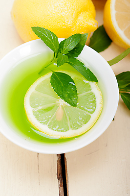 포토 JPG 해외이미지 실내 사람없음 컵 라임 라임주스 나무배경 해외포토 식기 백그라운드 과일 내부 과일주스 파일형식 이미지허브