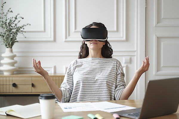 포토 JPG 해외이미지 직업 웰빙 여자 행복 안경 선 포즈 비즈니스 요가 탁자 휴식 노동자 고글 스트레스 직장 건강 한명 앉기 노트북 컴퓨터 사무실 운동 3D 평화 헤드폰 화목 업무 비즈니스우먼 호흡 종업원 연습 명상 경영자 위치 단절 프리랜서 가상 가상현실 현실 해외포토 1 잡화 감정 음향기기 가구 컨셉 회사 모션 사람 전자제품 작업 직장인 디지털합성 리더 파일형식 이미지허브