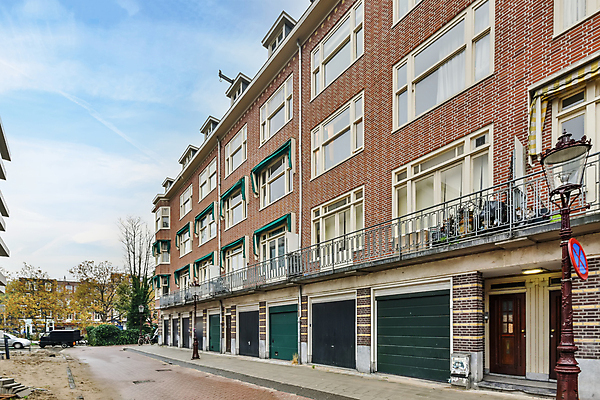 포토 JPG 해외이미지 주간 외관 가로등 창문 하늘 거리 주택 사람없음 야외 심플 공동주택 벽돌집 해외포토 자연요소 공공시설 건물 파일형식 이미지허브