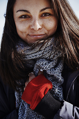 포토 JPG 해외이미지 라이프스타일 긴머리 응시 여자 행복 감정 유럽 여행 겨울 청소년 갈색머리 함께함 표정 아이슬란드 한명 미소 사람 상반신 야외 세로 30대 뷰티 목도리 미국 화목 기쁨 미녀 심플 캘리포니아 개성 다인종 해외포토 1 헤어스타일 시선 잡화 계절 나라 컨셉 북아메리카 인종 생활 장년 미인 파일형식 이미지허브