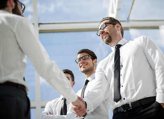 포토 JPG 해외이미지 직업 남자 행복 백그라운드 컨셉 회사 비즈니스 사업가 하늘 악수 관리 서기 미소 사람 정장 여러명 사무실 우정 거래 흰색 축하 비즈니스맨 자신감 닫기 스마트 동료 계약 경영자 긍정 환영 떨림 더블 제의 해외포토 옷 감정 컬러 다수 관계 모션 표정 손짓 친구 직장인 리더 파일형식 이미지허브