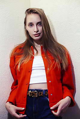 포토 JPG 해외이미지 백인 모델 1 헤어스타일 여자 얼굴 백그라운드 건강 한명 사람 성인 금발 뷰티 유행 상점 흰색 화려 고급 우아함 시원함 피부 입술 내추럴 돌봄 직진 진짜 스타일 해외포토 서양인 컬러 컨셉 모션 신체부위 파일형식 이미지허브