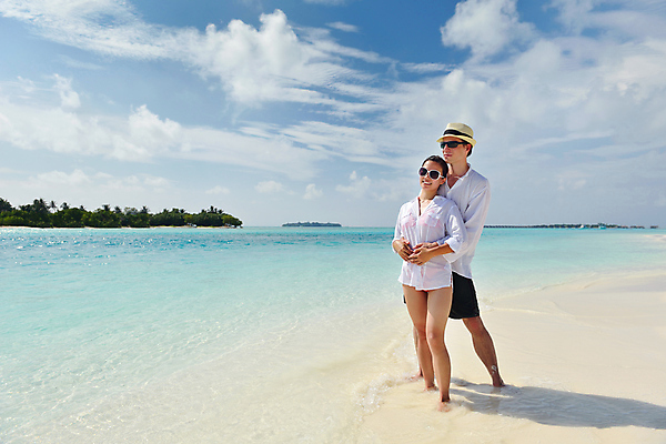 포토 JPG 해외이미지 주간 전신 라이프스타일 커플 여자 남자 데이트 휴식 사랑 성인 해변 야외 두명 앞모습 여름 맑음 백허그 성인만 해외포토 자연요소 계절 감정 바다 뷰포인트 컨셉 관계 포옹 날씨 사람 생활 파일형식 이미지허브