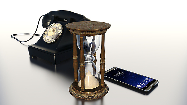 포토 JPG 해외이미지 전통 과학 컨셉 일러스트 비즈니스 통신 모바일 사람없음 전자제품 스마트폰 핸드폰 사무실 검은색 경쟁 수확 골동품 비교 클래식 무선전화기 전화기 스마트 오브젝트 복고 회전 전자 과거 부름 다이얼 진행 소통 개발 구식 옛날 셀룰러 해외포토 컬러 농업 모션 스마트기기 파일형식 이미지허브