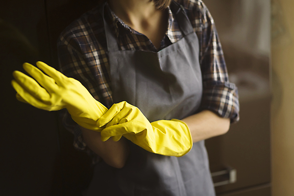 포토 JPG 해외이미지 백인 손 여자 장갑 셔츠 가사 가정 주택 한명 사람 노란색 장비 흰색 잡기 보호 위생 빨래 청소 세제 직원 서비스 먼지 광택 닦기 고무 청소부 편리함 스펀지 돌봄 소독 위생관리 특별함 평등 화학물질 스타일 해외포토 서양인 직업 1 잡화 컬러 컨셉 상의 모션 관리 건물 신체부위 화학 파일형식 이미지허브