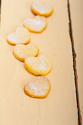 포토 JPG 해외이미지 디저트 사람없음 쿠키 하트 일렬 베이지색 해외포토 모양 음식 컬러 파일형식 이미지허브