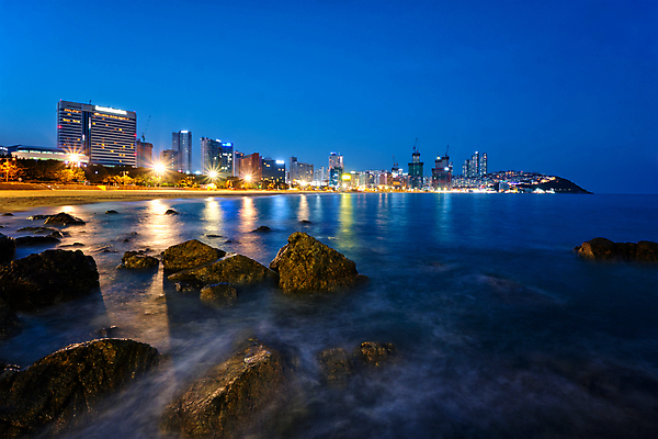 포토 JPG 해외이미지 바다 야경 사람없음 야외 건물 빛 도시풍경 반사 바위 도시 부산 해운대 해외포토 건축물 한국 풍경 돌_바위 야간 파일형식 풍경_경치 이미지허브