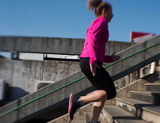 포토 JPG 해외이미지 전신 라이프스타일 여자 아침 건강 한명 성인 야외 옆모습 운동복 달리기 조깅 계단 오르기 유산소운동 러닝 성인여자한명만 해외포토 주간 1 옷 뷰포인트 모션 사람 생활 운동 여자한명만 성인여자만 파일형식 이미지허브