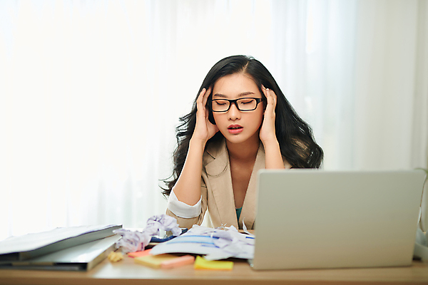 포토 JPG 해외이미지 여자 스트레스 피곤 한명 동양인 상반신 성인 노트북 사무실 눈감음 고통 고민 두통 손짚기 성인여자한명만 해외포토 1 감정 컨셉 비즈니스 모션 사람 인종 손짓 전자제품 질병 여자한명만 성인여자만 파일형식 이미지허브