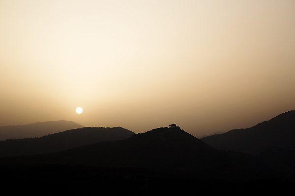 포토 JPG 해외이미지 구름 여행 백그라운드 자연 하늘 산 한명 풍경 야외 여름 파란색 햇빛 태양 일출 계곡 일몰 하이킹 정상 숲 언덕 알프스 내추럴 절정 해외포토 자연요소 1 계절 유럽 컬러 레저 사람 노을 생태계 파일형식 이미지허브