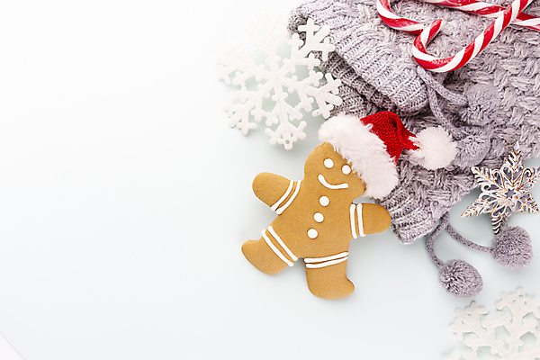 포토 JPG 해외이미지 크리스마스 크리스마스용품 눈꽃 실내 사람없음 눈송이 니트 흰배경 눈꽃무늬 진저맨 진저쿠키 해외포토 기념일 백그라운드 상의 무늬 눈_날씨 내부 쿠키 흰색 용품 파일형식 이미지허브
