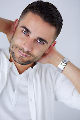 포토 JPG 해외이미지 백인 모델 직업 1 손 응시 남자 행복 얼굴 백그라운드 셔츠 비즈니스 사업가 성공 노동자 한명 서기 사람 정장 성인 파란색 사무실 유행 검은색 흰색 신선 자신감 시원함 스마트 긍정 경영 고립 스타일 해외포토 서양인 시선 옷 감정 컬러 컨셉 상의 모션 신체부위 파일형식 이미지허브