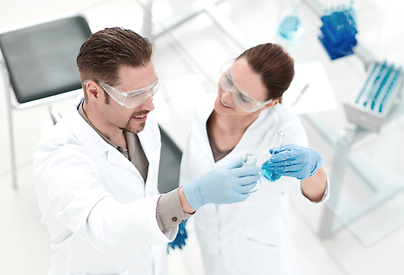 포토 JPG 해외이미지 직업 커플 여자 남자 안경 과학 2 탁자 직장 함께함 기술 실내 실험 미소 사람 두명 약 장비 흰색 액체 작업실 기술자 실험실 컨테이너 연구원 과학자 분석 생물학 튜브 발견 혁명 화학자 해외포토 잡화 교육 산업 컬러 가구 컨셉 회사 의학 관계 표정 내부 학자 파일형식 이미지허브