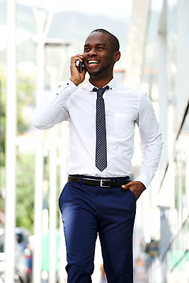 포토 JPG 해외이미지 모델 1 라이프스타일 손 응시 남자 행복 얼굴 백그라운드 비즈니스 모바일 노동자 대화 한명 웃음 사람 성인 야외 스마트폰 사무실 걷기 우주 검은색 듣기 표현 잡기 도시 업무 비즈니스맨 전화기 스마트 바둑 해외포토 직업 시선 감정 컬러 컨셉 모션 놀이 표정 말하기 생활 신체부위 핸드폰 스마트기기 작업 직장인 파일형식 이미지허브