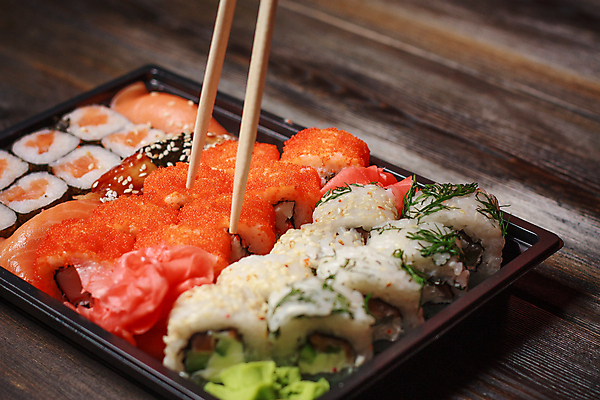 포토 JPG 해외이미지 젓가락 사람없음 롤스시 젓가락질 일본음식 해외포토 음식 수저 손짓 초밥 파일형식 이미지허브