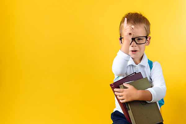 포토 JPG 해외이미지 백인 1 학생 손 응시 교육 남자 행복 종이 안경 얼굴 어린이 남학생 백그라운드 가방 비즈니스 학교 한명 미소 사람 소년 책 스터디 노란색 유행 시험 아기 스마트 최초 고립 지능 초보 해외포토 서양인 시선 잡화 감정 컬러 컨셉 표정 신체부위 학습 파일형식 이미지허브
