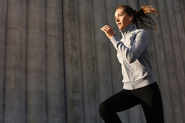 포토 JPG 해외이미지 주간 라이프스타일 여자 스포츠 건강 한명 상반신 성인 야외 옆모습 달리기 조깅 운동 도시 성인여자한명만 해외포토 자연요소 1 뷰포인트 모션 사람 생활 여자한명만 성인여자만 파일형식 이미지허브