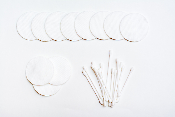 포토 JPG 해외이미지 여자 얼굴 백그라운드 컨셉 신체 건강 사람없음 치료 뷰티 약 화장품 욕실 흰색 디스크 면 원형 위생 씻기 피부 순수 묘사 오브젝트 부드러움 스펀지 패드 돌봄 위생관리 해외포토 도형 컬러 의학 모션 관리 사람 신체부위 청결 감각 질병 파일형식 이미지허브