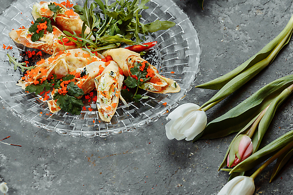 포토 JPG 해외이미지 전통 접시 음식 조각 백그라운드 잎 오렌지 디저트 건강 어류 요리 사람없음 빨간색 식당 식사 저녁식사 샐러드 튀김 덮개 흰색 신선 뜨거움 고급 맛 아침식사 허브 해산물 준비 롤 연어 버터 팬케이크 점심식사 러시아인 얇은 캐비아 핸드메이드 맛있는 해외포토 서양인 식물 식기 컬러 컨셉 과일 식재료 케이크 상점 수중동물 뚜껑 파일형식 이미지허브