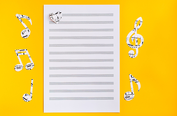 포토 JPG 해외이미지 모양 디자인 교육 종이 선 음악 백그라운드 컨셉 곡선 음표 노래 학교 사랑 미술 사람없음 책 노란색 쪽지 공책 화목 소리 공백 음악가 흰색 하트 오픈 클래식 자르기 심볼 묘사 사인 페이지 시트 오케스트라 교향곡 멜로디 뮤지컬 작곡가 스타일 카피스페이스 해외포토 직업 기호 감정 컬러 모션 문화예술 문구용품 악단 파일형식 이미지허브