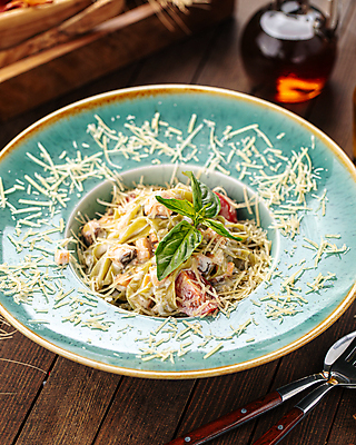 포토 JPG 해외이미지 접시 파스타 서양음식 실내 사람없음 아웃포커스 이탈리아음식 나무배경 해외포토 식기 음식 백그라운드 촬영기법 내부 파일형식 이미지허브