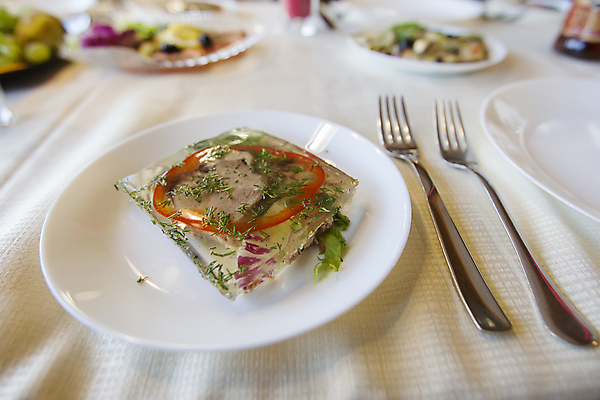 포토 JPG 해외이미지 모양 접시 음식 포크 채소 탁자 양파 육류 돼지고기 옥수수 요리 사람없음 목재 장식 가로 초록색 갈색 식당 식사 저녁식사 당근 소고기 추위 흰색 신선 양념 주식 머스터드 완두콩 젤리 시금치 점심식사 삶기 커터 핸드메이드 맛있는 해외포토 나무 식기 컬러 가구 식재료 재료 디저트 콩 곡류 뿌리채소 금융 상점 소스_음식 파일형식 이미지허브