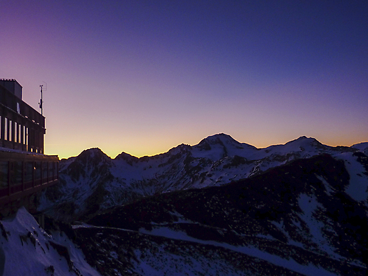 포토 JPG 해외이미지 구름 문화 도로 여행 백그라운드 겨울 자연 하늘 휴가 산 파노라마 풍경 사람없음 책 초록색 여름 교회 이탈리아 발표 도서관 고독 숲 건축가 작가 사인 그림 빙하 알프스 천국 서명 무임승차 시인 해외포토 자연요소 직업 계절 교육 감정 유럽 길 컬러 종교건축 교통시설 촬영기법 건물 승차 생태계 파일형식 이미지허브