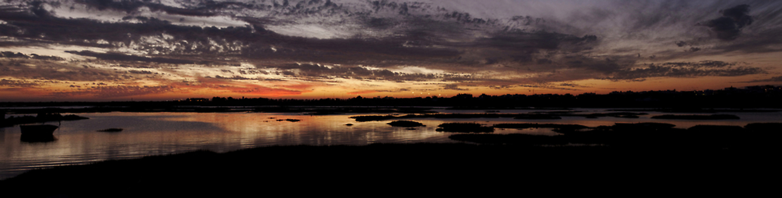 포토 JPG 해외이미지 구름 실루엣 호수 오렌지 하늘 전등 주택 풍경 사람없음 물 컬러풀 일몰 새벽 회색 도시 보트 포르투갈 문학 지역 해외포토 자연요소 유럽 컬러 배_교통 과일 조명 촬영기법 건물 노을 파일형식 이미지허브