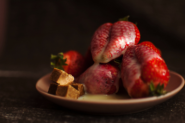 포토 JPG 해외이미지 접시 디자인 열매 음식 조각 백그라운드 과일 재료 탁자 지팡이 딸기 디저트 건강 요리 사람없음 목재 빨간색 초콜릿 봄 흰색 시골 신선 사발 달콤 맛 아침식사 잼 설탕 유기농 날것 숙성 입가심 짠맛 채식주의자 세련 맛있는 해외포토 나무 식물 식기 웰빙 계절 컬러 가구 컨셉 식사 사기그릇 소스_음식 채식 파일형식 이미지허브