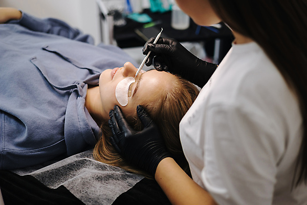 포토 JPG 해외이미지 백인 모델 직업 손 여자 얼굴 파도 백그라운드 가면 사람 성인 두명 치료 뷰티 유행 상점 페인트 화장품 공구 업무 확대 미용사 속눈썹 서비스 리프트 주인 순서 돌봄 방법 스타일 신청 해외포토 서양인 바다 의학 모션 신체부위 도구 작업 눈썹 파일형식 이미지허브