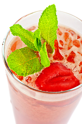 포토 JPG 해외이미지 딸기 실내 사람없음 아웃포커스 칵테일 민트 흰배경 칵테일잔 모히토 해외포토 백그라운드 술잔 과일 주류 촬영기법 내부 흰색 허브 파일형식 이미지허브