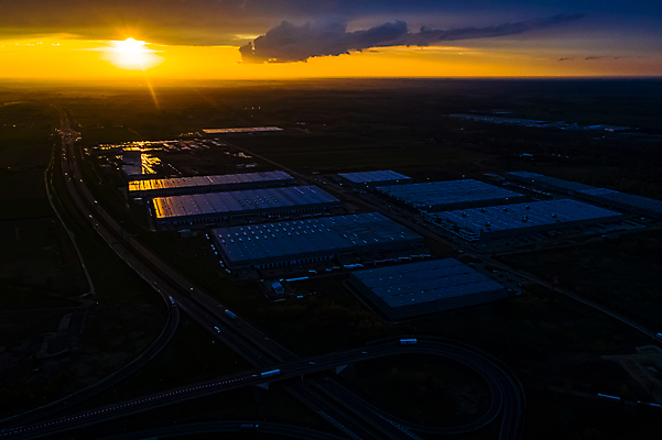 포토 JPG 해외이미지 식물 외관 산업 컨셉 비즈니스 공장 교통시설 안테나 사람없음 건물 상점 화물 도시 센터 제조 상품 정상 주식 창고 무역 상업 지역 수납 짐차 트레일러 물류 슈퍼마켓 분배 터미널 해외포토 건축물 교통 통신 공업 자동차 금융 운송업 시설 파일형식 이미지허브