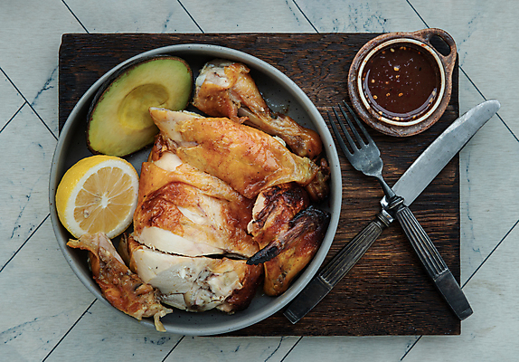 포토 JPG 해외이미지 전통 식기 음식 조각 백그라운드 다이어트 과일 재료 요리 사람없음 목재 장식 주방 식사 치킨 양념 맛 그릴 바비큐 굽기 먹기 레몬 배고픔 메뉴 레시피 아보카도 점심식사 영양분 태국음식 핸드메이드 맛있는 해외포토 나무 컨셉 모션 주방용품 건강 구이 닭고기요리 동양음식 파일형식 이미지허브