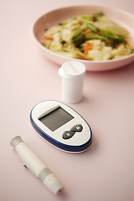 포토 JPG 해외이미지 종이 포크 다이어트 토마토 채소 사람없음 초록색 펜 샐러드 흰색 신선 사발 질병 측정 전자 건강식 당뇨병 제어 포도당 플랫레이 해외포토 식기 음식 컬러 의학 건강 필기구 사기그릇 플랫 파일형식 이미지허브