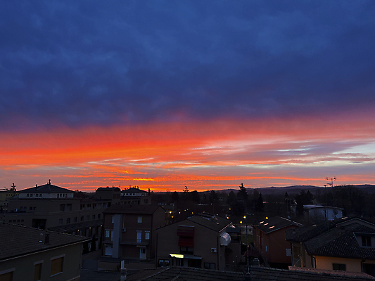 포토 JPG 해외이미지 실루엣 야생동물 여행 백그라운드 오렌지 자연 하늘 아침 파노라마 사람없음 야외 파란색 빛 햇빛 태양 뷰티 노란색 일출 일몰 이탈리아 저녁 내추럴 수평선 해외포토 주간 자연요소 동물 유럽 컬러 과일 촬영기법 노을 야간 생태계 파일형식 이미지허브