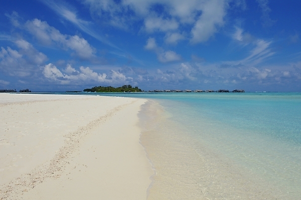 포토 JPG 해외이미지 주간 구름 하늘 해변 사람없음 야외 여름 여름풍경 휴양지 해외포토 자연요소 계절 바다 풍경 장소 파일형식 여름_계절 이미지허브