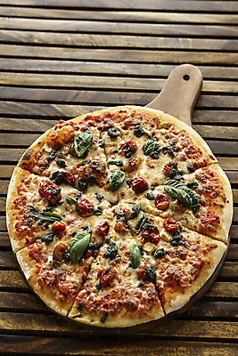 포토 JPG 해외이미지 전통 음식 채소 탁자 피자 요리 사람없음 목재 식당 이탈리아 시골 신선 클래식 혼합 유기농 섞기 채식주의자 해외포토 나무 웰빙 유럽 가구 컨셉 재료 패스트푸드 서양음식 상점 채식 파일형식 이미지허브