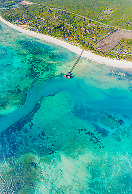 포토 JPG 해외이미지 주간 섬 해변 사람없음 야외 건물 하이앵글 수상가옥 항공촬영 해외포토 자연요소 건축물 바다 뷰포인트 주택 파일형식 이미지허브