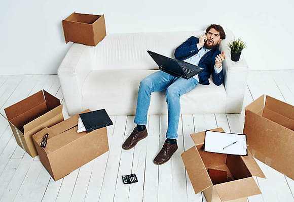 포토 JPG 해외이미지 전신 백인 남자 실내 한명 성인 앞모습 상자 소파 눕기 비즈니스맨 이사 통화 이삿짐 짐싸기 성인남자한명만 해외포토 서양인 1 뷰포인트 의자 비즈니스 모션 사람 내부 직장인 남자한명만 성인남자만 파일형식 이미지허브