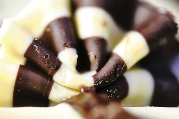 포토 JPG 해외이미지 음식 백그라운드 무지개 패턴 일러스트 벽지 추상 휴가 디저트 세포 사탕 사람없음 장식 컬러풀 갈색 쿠키 과자 케이크 초콜릿 얼음 어둠 빵집 흰색 축하 생일 도넛 달콤 맛 설탕 먹기 뿌리기 크림 질감 페스츄리 포장소품 맛있는 해외포토 자연요소 기념일 빵 컬러 컨셉 무늬 포장 모션 상점 오브젝트 포장재료 파일형식 이미지허브