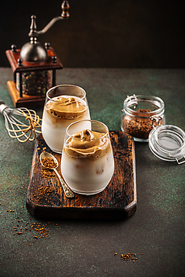 포토 JPG 해외이미지 전통 커피 음료 백그라운드 유리 아침 디저트 한국 건강 동양인 사람없음 컵 식당 냉동 얼음 검은색 카페 우유 머그컵 추위 흰색 신선 잡기 칵테일 뜨거움 달콤 아침식사 혼합 시원함 크림 큐브 상쾌 심플 카푸치노 찌그러짐 떨림 라떼 소셜네트워크 순간 카페인 카피스페이스 해외포토 주간 자연요소 식기 감정 아시아 음식 컬러 컨셉 모션 재질 유제품 주류 인종 상점 식사 공백 맛 파일형식 이미지허브