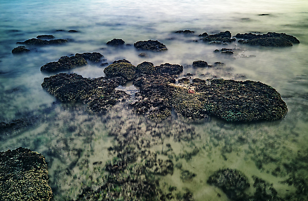 포토 JPG 해외이미지 계절 아시아 파도 바다 여행 백그라운드 자연 하늘 휴식 풍경 사람없음 야외 가로 물 여름 뷰티 일몰 바위 저녁 발리 인도네시아 장면 내추럴 옛날 해외포토 자연요소 나라 섬 컨셉 노을 돌_바위 야간 생태계 파일형식 이미지허브