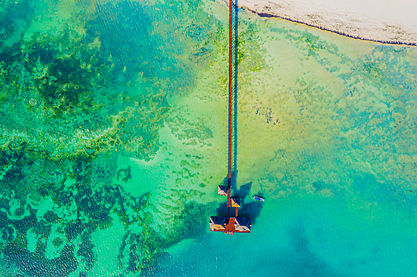 포토 JPG 해외이미지 길 섬 여행 백그라운드 휴가 해변 사람없음 목재 청록색 방갈로 항공촬영 이국적 해외포토 나무 바다 뷰포인트 컬러 재료 숙소 파일형식 이미지허브