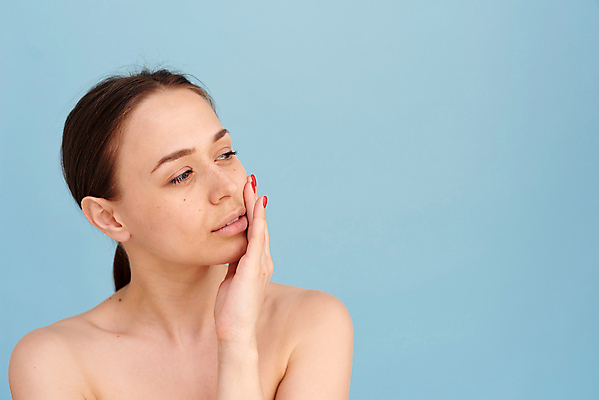 포토 JPG 해외이미지 백인 모델 라이프스타일 헤어스타일 손 여자 행복 얼굴 백그라운드 신체 갈색머리 건강 한명 미소 사람 성인 뷰티 유행 스파 화장품 터치 신선 화려 피부 순수 입술 만들기 스킨케어 내추럴 고립 돌봄 완벽 해외포토 서양인 1 감정 컨셉 모션 표정 생활 신체부위 파일형식 이미지허브