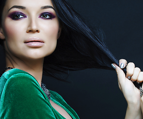 포토 JPG 해외이미지 모델 헤어스타일 손 여자 얼굴 포즈 목걸이 장신구 갈색머리 한명 성인 빨간색 뷰티 유행 추위 흰색 화려 고급 우아함 시원함 손톱관리 손톱 보석 입술 다이아몬드 진짜 스타일 세련 해외포토 1 컬러 컨셉 사람 신체부위 네일아트 광석 파일형식 이미지허브