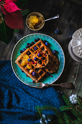 포토 JPG 해외이미지 접시 음식 백그라운드 딸기 아침 디저트 사탕 사람없음 갈색 과자 식사 빵집 신선 황금 달콤 맛 아침식사 설탕 굽기 벨기에 칼로리 와플 팬케이크 페스츄리 핸드메이드 맛있는 해외포토 주간 식기 빵 컬러 컨셉 과일 케이크 상점 구이 서유럽 파일형식 이미지허브